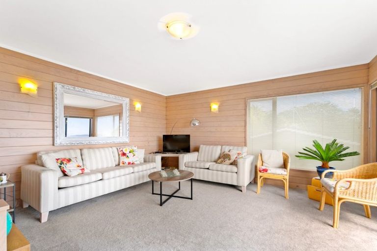 Photo of property in 1/272 Whangaparaoa Road, Red Beach, 0932