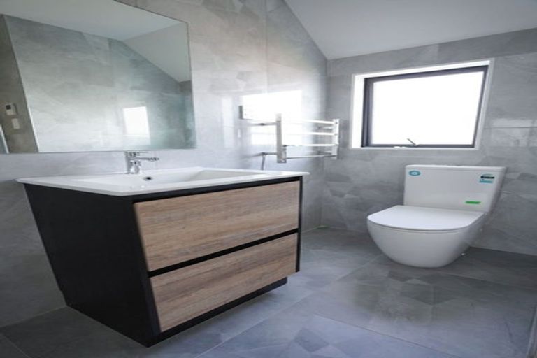 Photo of property in 6/19 Kingdale Road, Henderson, Auckland, 0610