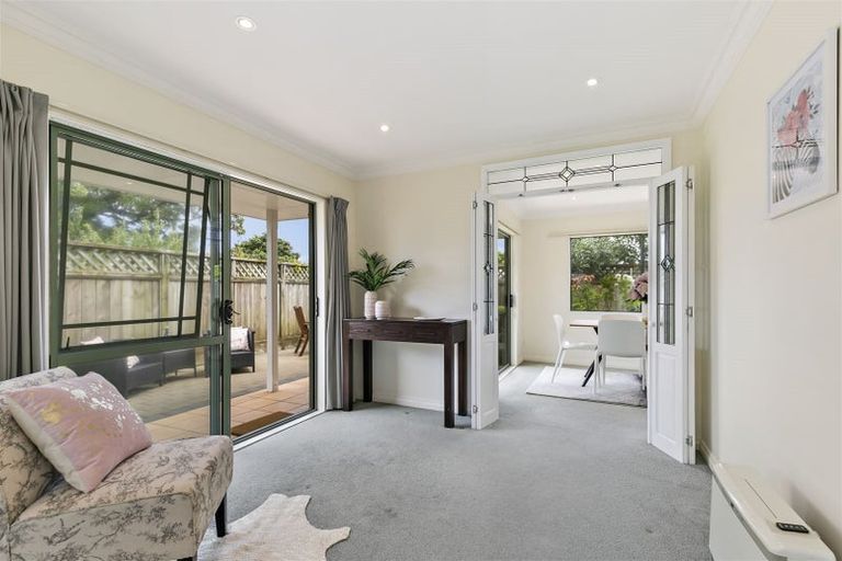 Photo of property in 15a The Quadrant, Miramar, Wellington, 6022