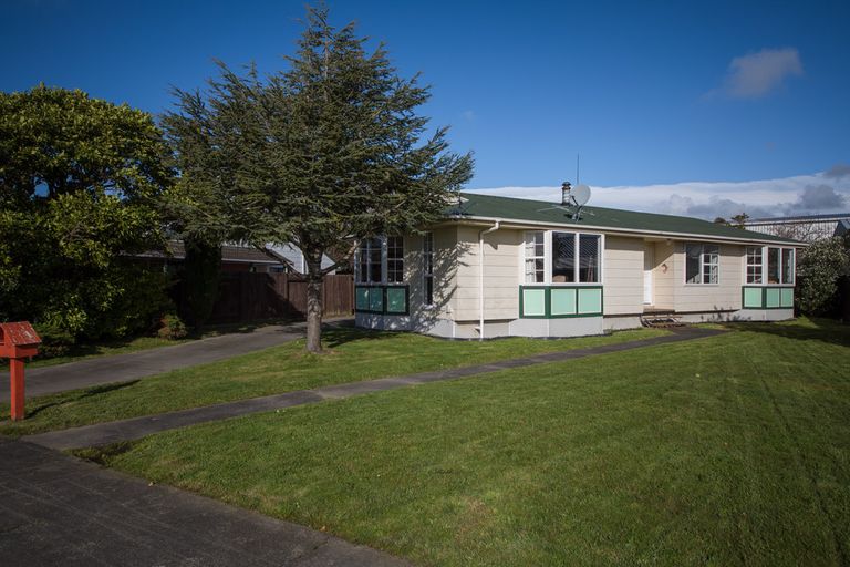 Photo of property in 52 Acacia Street, Kelvin Grove, Palmerston North, 4414