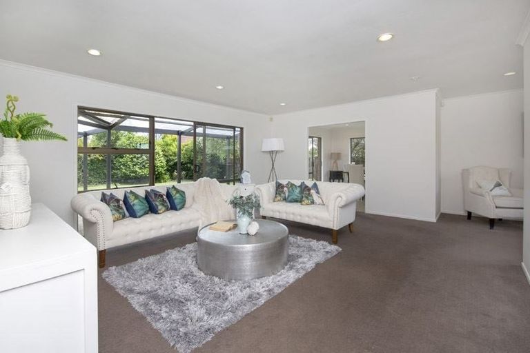 Photo of property in 8 Loloma Drive, Half Moon Bay, Auckland, 2012