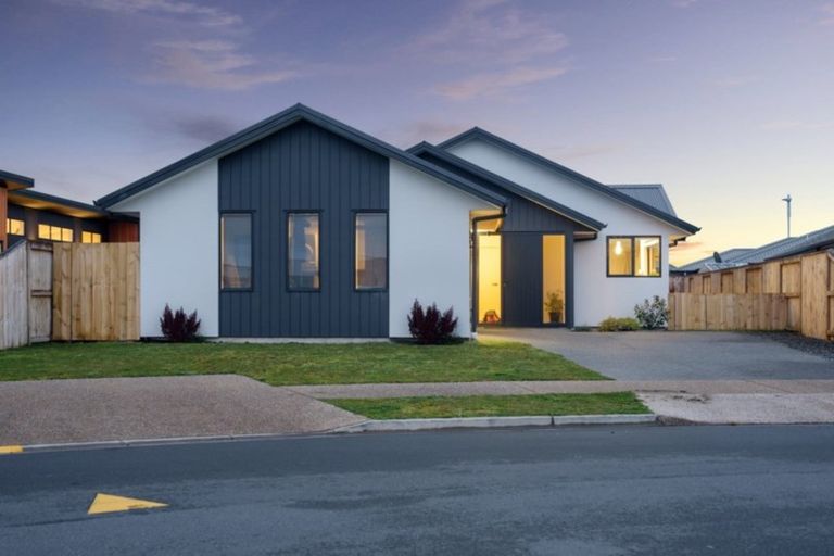 Photo of property in 8 Rotomanu Place, Pyes Pa, Tauranga, 3112