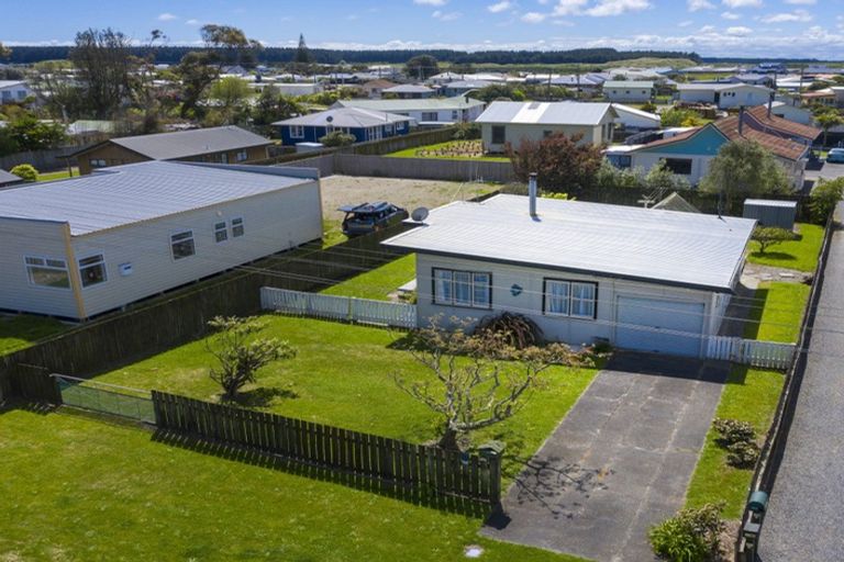 Photo of property in 27 Roore Street, Foxton Beach, Foxton, 4815