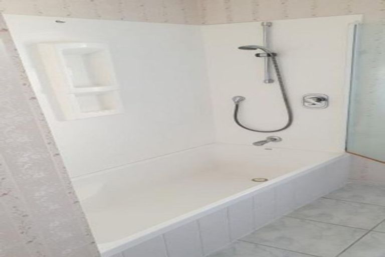 Photo of property in 11 Sandwick Drive, Weymouth, Auckland, 2103