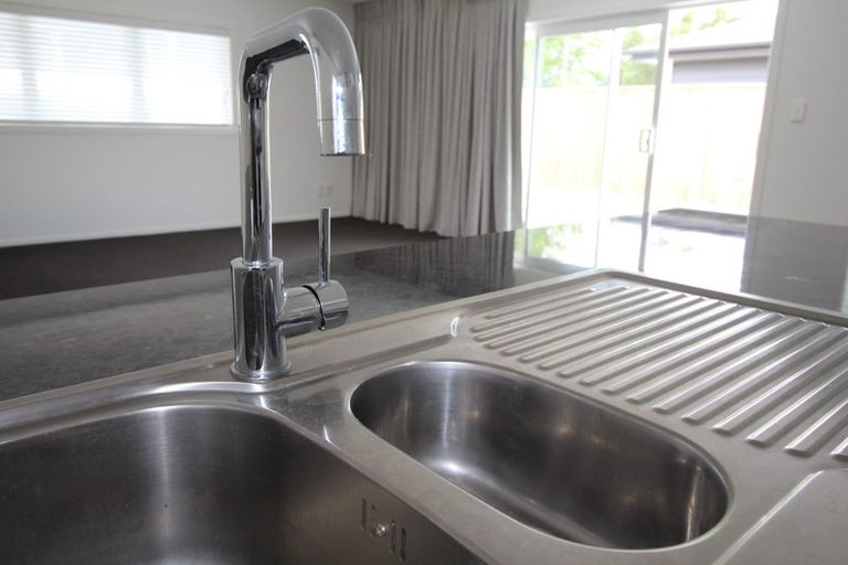 Photo of property in 13 Sutherland Crescent, Westbrook, Palmerston North, 4412