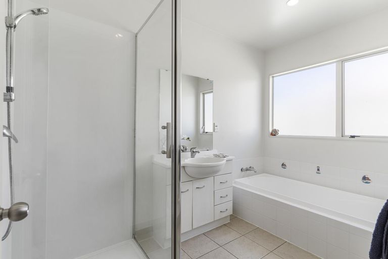 Photo of property in 1/24 Headcorn Place, Botany Downs, Auckland, 2010