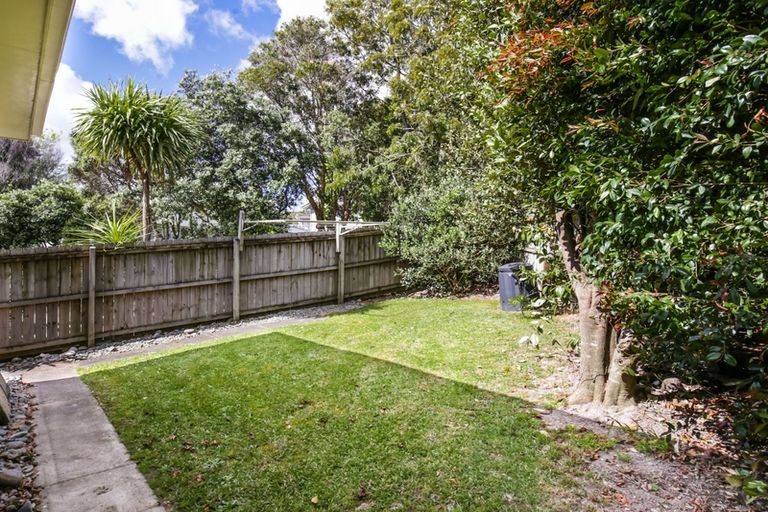 Photo of property in 10 Rena Place, West Harbour, Auckland, 0618