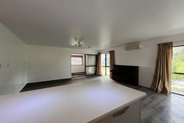 Photo of property in 30 Banyan Drive, Totara Heights, Auckland, 2105