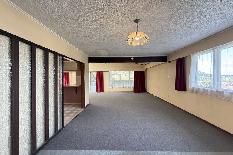 Photo of property in 16 Cypress Place, Sunnynook, Auckland, 0620