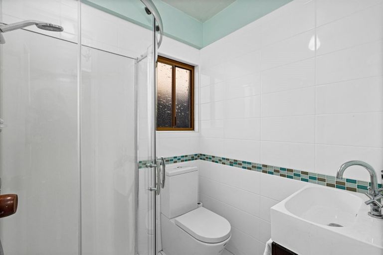 Photo of property in 3/23 Beach Road, Castor Bay, Auckland, 0620