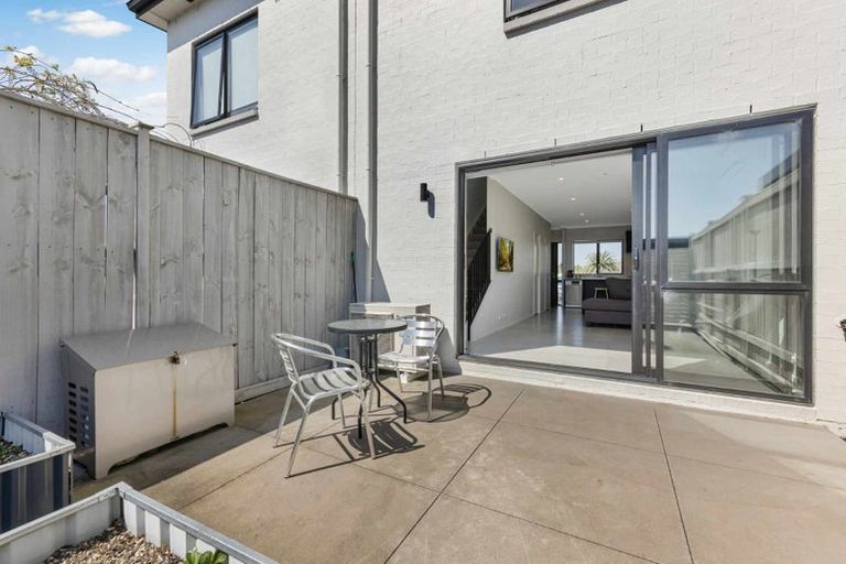 Photo of property in 1b Waituarua Drive, Takanini, 2112