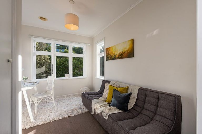 Photo of property in 6 Friend Street, Karori, Wellington, 6012
