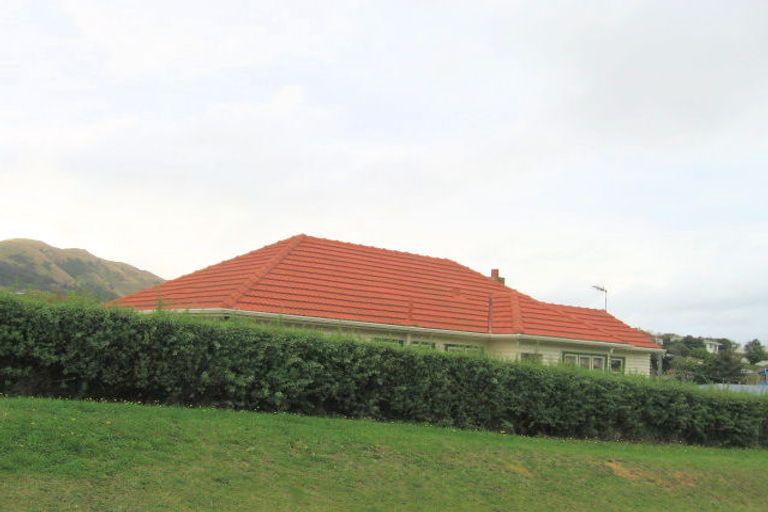 Photo of property in 63 Ranui Terrace, Tawa, Wellington, 5028