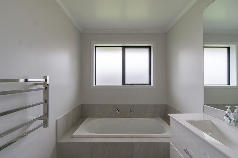 Photo of property in 32 Hector Drive, Rototuna North, Hamilton, 3210