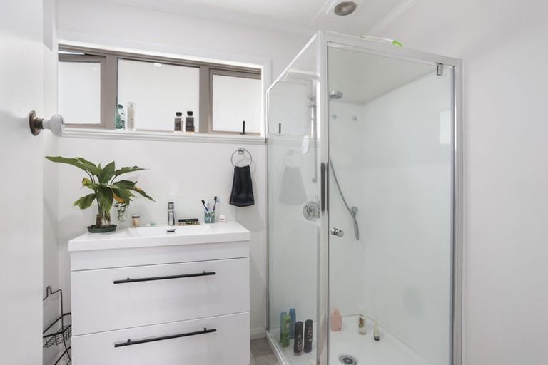 Photo of property in 31 Archibald Road, Kelston, Auckland, 0602