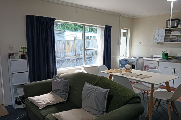 Photo of property in 30 Brixham Way, Newtown, Wellington, 6021
