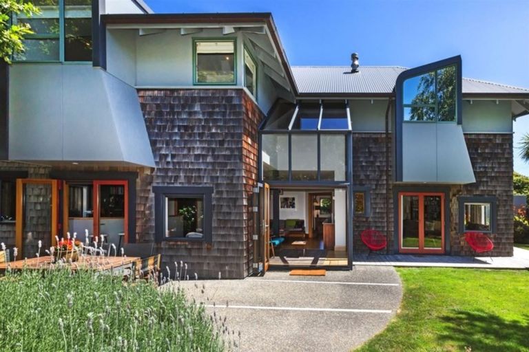 Photo of property in 363 Muritai Road, Eastbourne, Lower Hutt, 5013