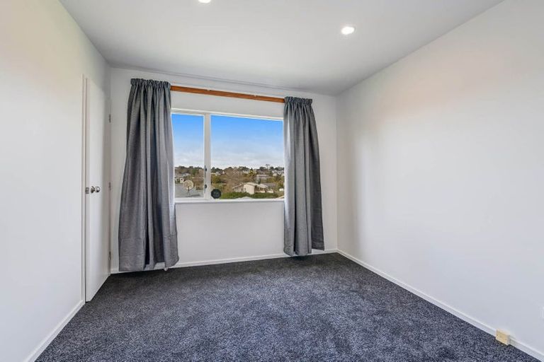 Photo of property in 2/44 Lysander Crescent, Beach Haven, Auckland, 0626