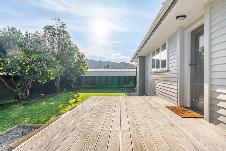 Photo of property in 21 Totara Park Road, Clouston Park, Upper Hutt, 5018