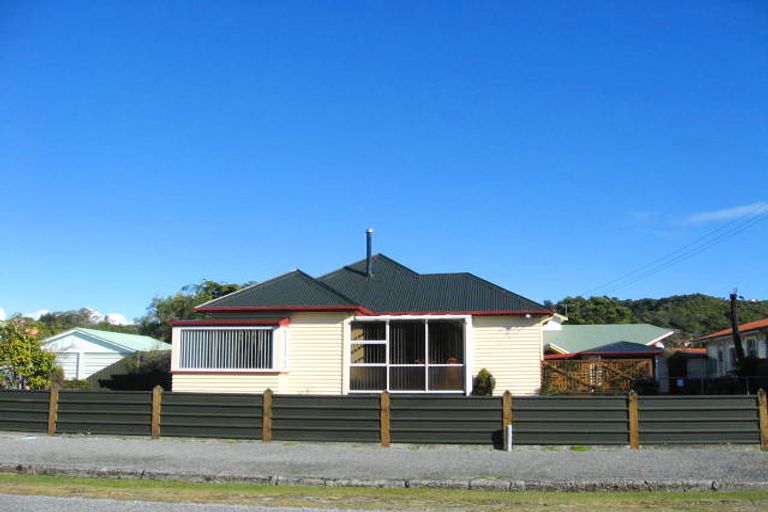 Photo of property in 8 Bridge Street, Greymouth, 7805