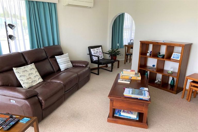 Photo of property in 24 Kent Street, Levin, 5510