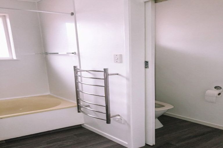 Photo of property in 19a Atkinson Road, Titirangi, Auckland, 0604