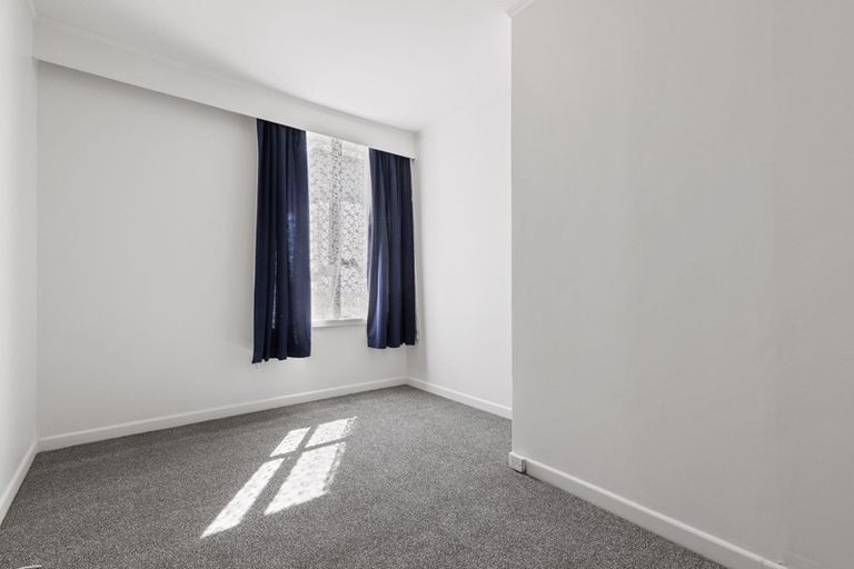 Photo of property in 37 Torino Street, Point England, Auckland, 1072