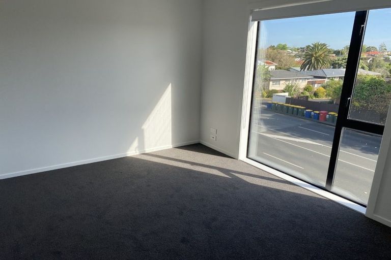Photo of property in 3/1 Fruitvale Road, New Lynn, Auckland, 0600