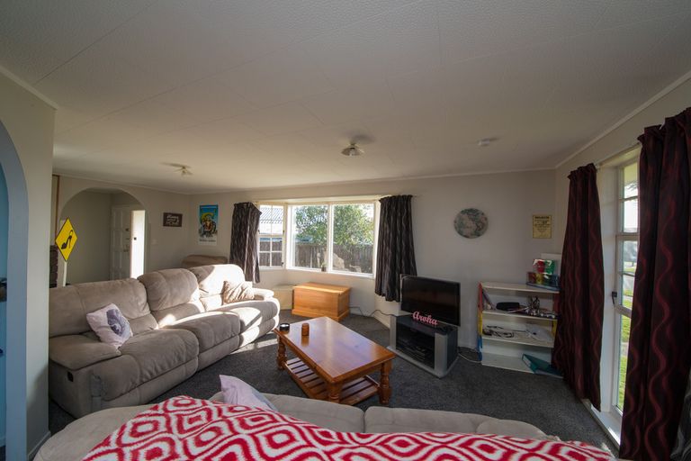 Photo of property in 52 Acacia Street, Kelvin Grove, Palmerston North, 4414
