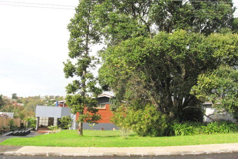 Photo of property in 14 Colmar Road, Mellons Bay, Auckland, 2014