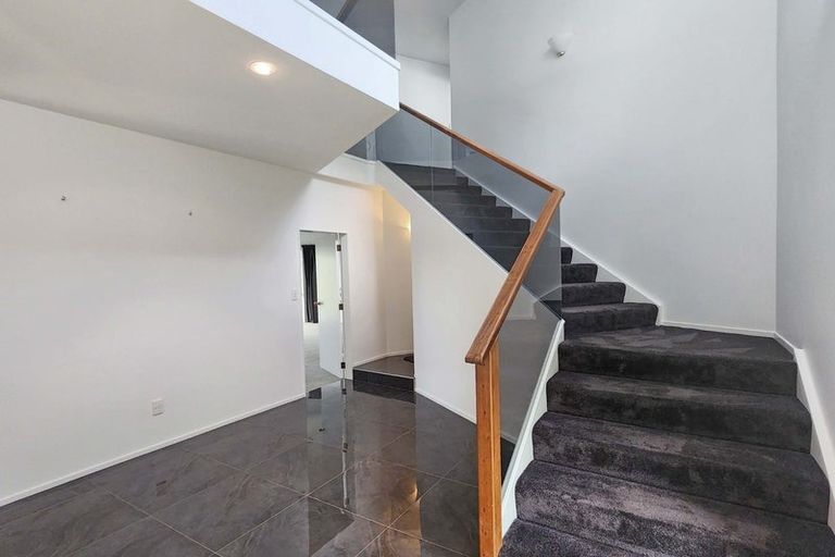 Photo of property in 75 Viewmont Drive, Harbour View, Lower Hutt, 5010