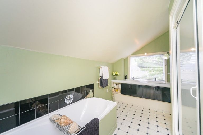 Photo of property in 24 Ranfurly Street, Hokowhitu, Palmerston North, 4410