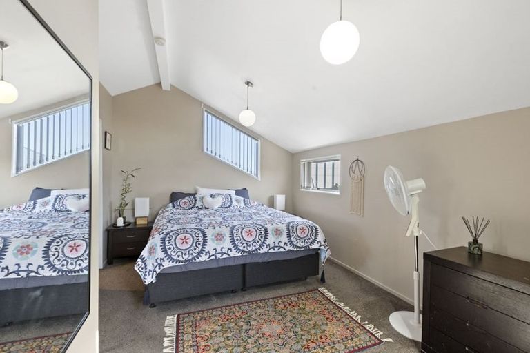 Photo of property in 29 Glucina Avenue, West Harbour, Auckland, 0618