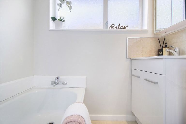 Photo of property in 32 Bayswater Crescent, Bromley, Christchurch, 8062