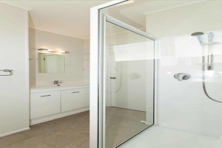 Photo of property in 1009 Whangaparaoa Road, Tindalls Beach, Whangaparaoa, 0930