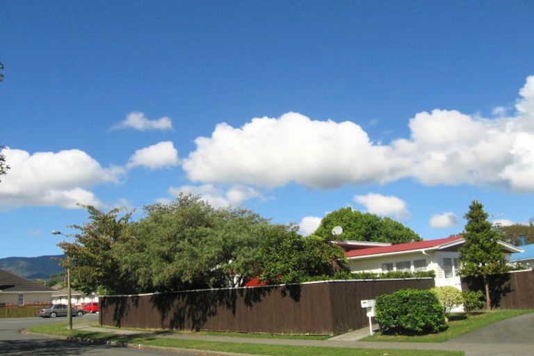 Photo of property in 1 Bonnie Glen Crescent, Ebdentown, Upper Hutt, 5018