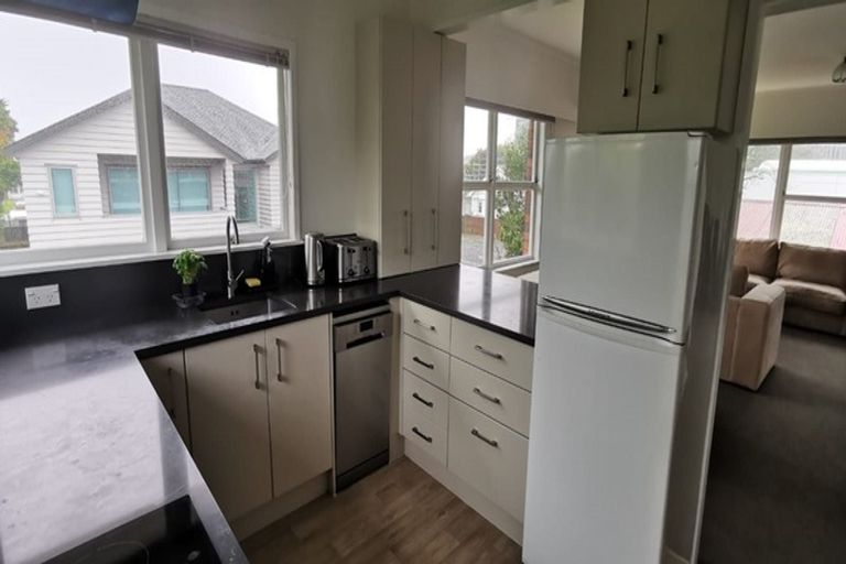 Photo of property in 2/60 Taharoto Road, Takapuna, Auckland, 0622