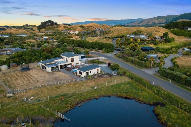 Photo of property in 27 Raukawa Road, Peka Peka, Waikanae, 5391