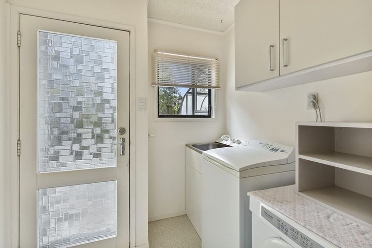 Photo of property in 2 Paulownia Place, Totara Heights, Auckland, 2105