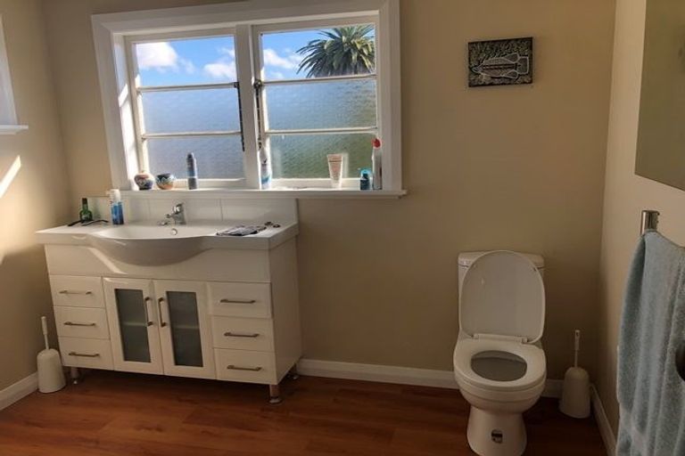 Photo of property in 70 Norwood Road, Bayswater, Auckland, 0622