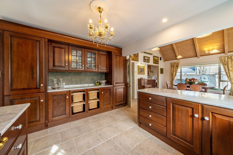 Photo of property in 1 Oakmont, Heretaunga, Upper Hutt, 5018