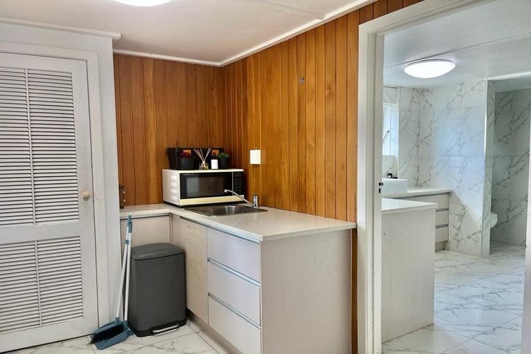 Photo of property in 1 Christina Avenue, Te Atatu South, Auckland, 0602