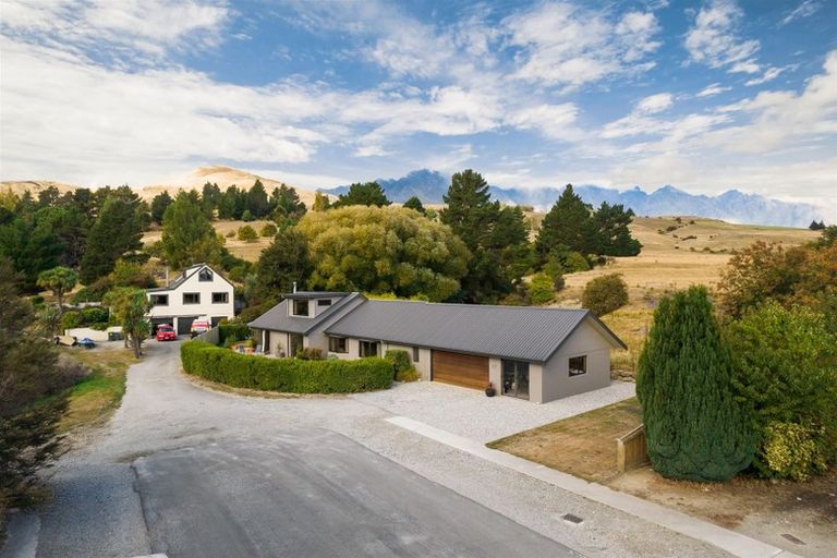 Photo of property in 77 Oregon Drive, Kelvin Heights, Queenstown, 9300