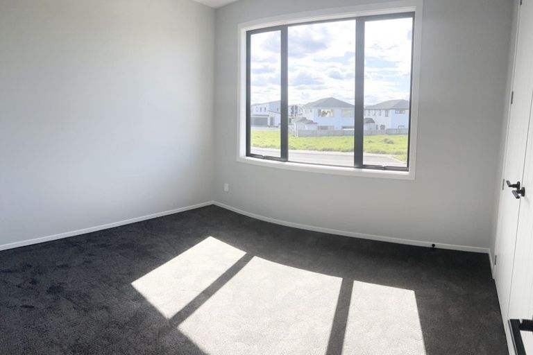 Photo of property in 2 Picnic Point Road, Hobsonville, Auckland, 0616