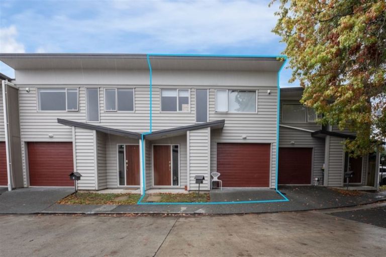 Photo of property in 2/45a Swanson Road, Henderson, Auckland, 0610