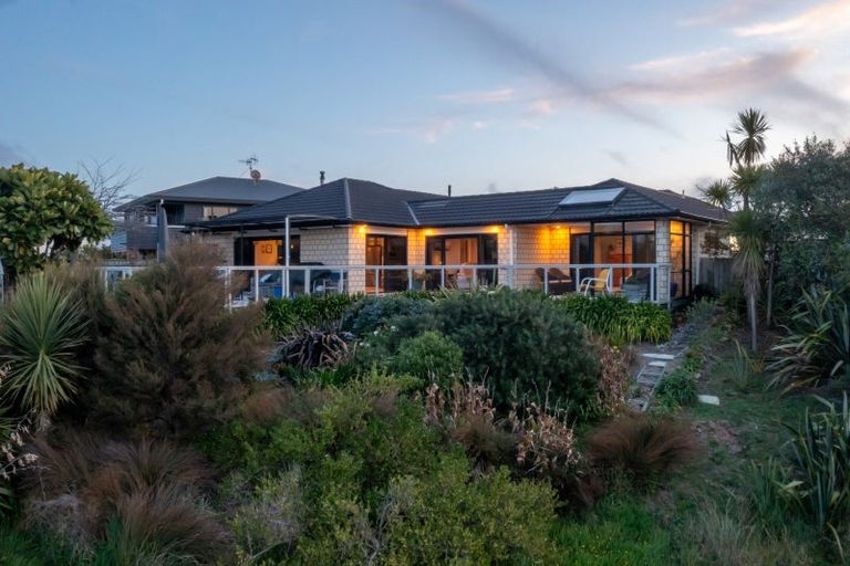 Photo of property in 4 Matuku Place, Paraparaumu Beach, Paraparaumu, 5032