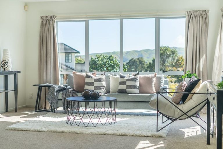 Photo of property in 12 Lanyon Place, Whitby, Porirua, 5024