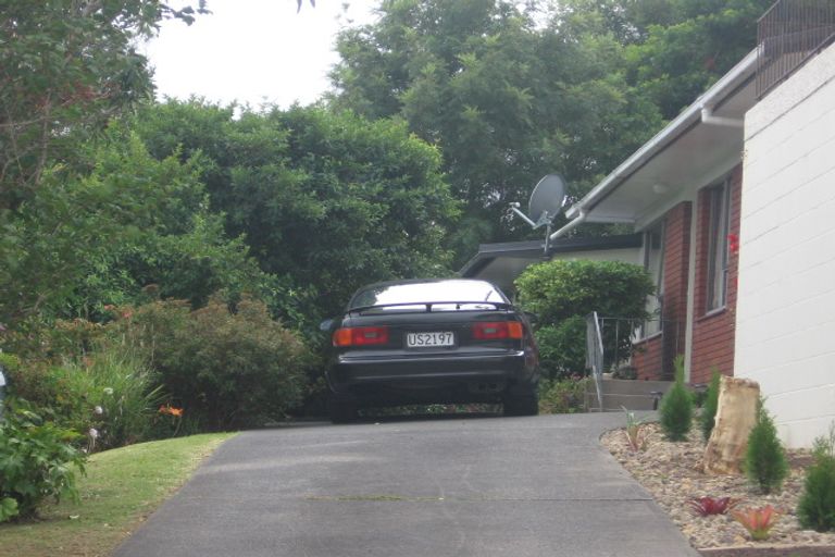 Photo of property in 2/11 Lancelot Place, Glenfield, Auckland, 0629