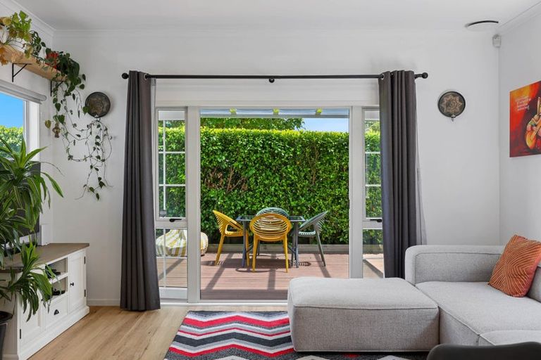 Photo of property in 16 Mulvaney Crescent, Henderson, Auckland, 0612