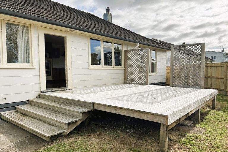 Photo of property in 19 Miro Street, Merrilands, New Plymouth, 4312